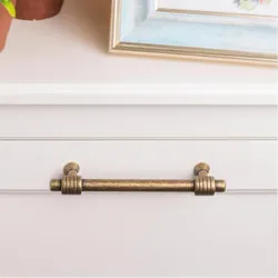 Compra TIRADOR MUEBLE ZAMAK CUERO 127X14X29MM REI 7-180M.32 al mejor precio