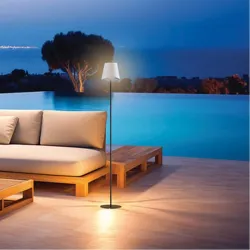 LAMPARA DE PIE DE METAL...