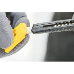 Compra CUTER PLASTICO 9 MM SM STANLEY 0-10-150 al mejor precio