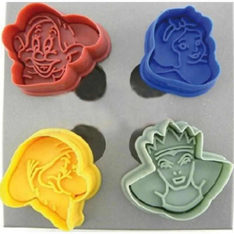 Compra CORTAGALLETAS CON EXPULSOR DISNEY ENANITOS 4 FIGURAS DIFERENTES 8581400 al mejor precio