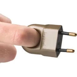 Compra CLAVIJA 10A CON ANILLA DORADA LEGRAND 050313 al mejor precio