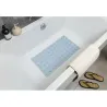 Compra ALFOMBRA DE BAÑO 36X72 CM ANTIDESLIZANTE BCN CON VENTOSAS AGUA TATAY 5511703 al mejor precio
