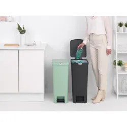 Compra CUBO RECICLAJE CON PEDAL STEPUP 40 L - ANTRACITA BRABANTIA 80 00 23 al mejor precio