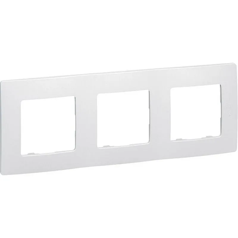 Compra MARCO 3 ELEMENTOS BLANCO SERIE NILOE LEGRAND 397870 al mejor precio